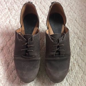 Oxford style platform heels